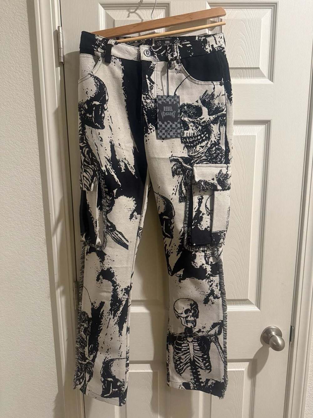 Brand new Rebel Vengeance Skeleton Cargo Pants Size 32x32 Goth Horror Tapestry J